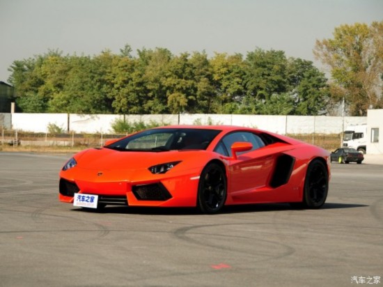  Aventador 2011 LP 700-4