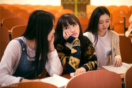 武大校花黄灿灿初冬校园美照 被赞最美(图)--人