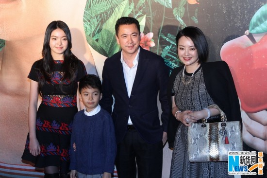 李易峰亮相《微爱》红毯 王中磊一家四口温馨