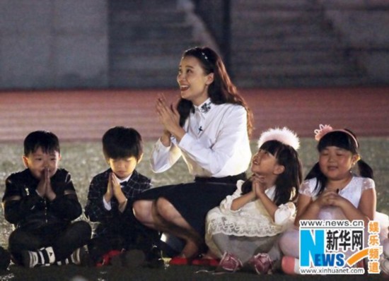 宋佳挥泪别离《一年级》大结局将重返校园(图