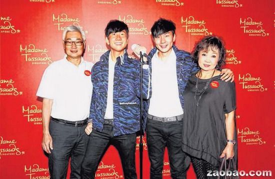 林俊杰为蜡像揭幕 不回应与田馥甄绯闻