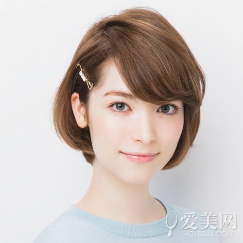  短发怎么扎简单好看 四步扎法速成 