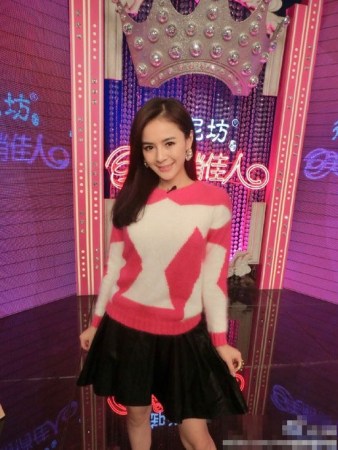 女主播王婧吸毒被拘 传其被包养后又包养小白脸