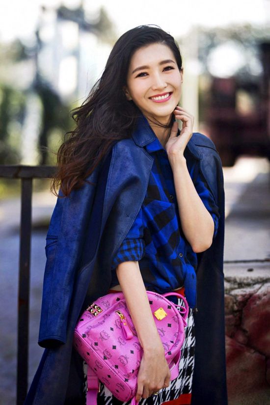 胡歌江疏影恋情曝光 江疏影背景资料写真照片