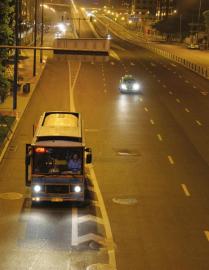 成都唯一通宵公交线路司机:与困倦和孤独感做