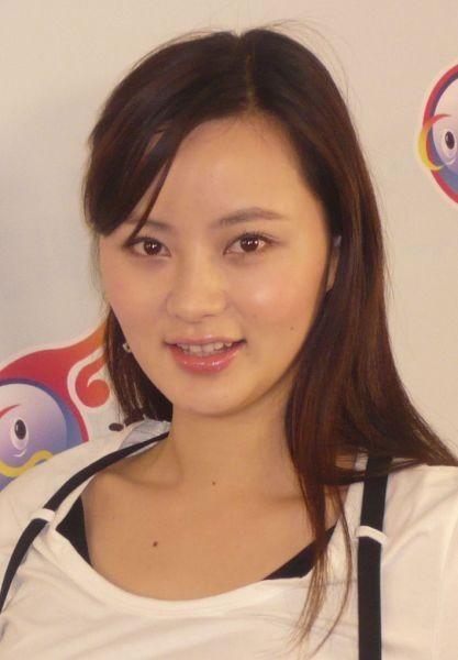 关婷娜穿泳装视频_本山十大美女徒弟盘点黄圣依最美艳关婷娜最
