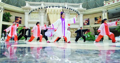 宿迁太极拳爱好者以武会友 展示42式竞赛套路