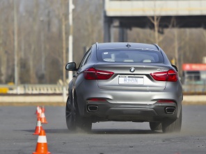 ���ܳ�ɫ �ⱦ��X6 xDrive50i M�˶���