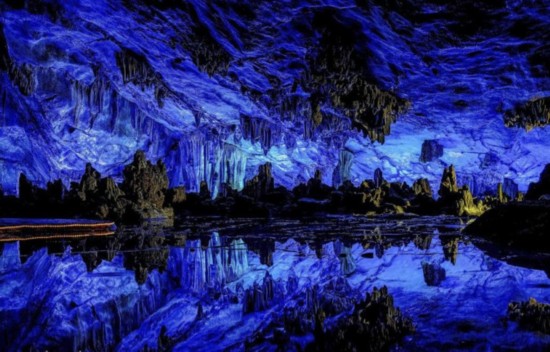 reed flute cave(芦笛岩洞)中国