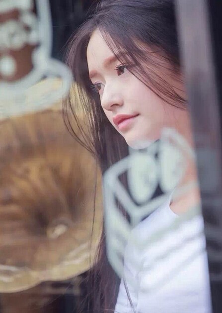 周星驰新片女主角林允曝光 清纯皮肤白皙(图)