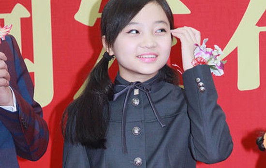 15岁林妙可制服装照曝光 浓妆抢镜