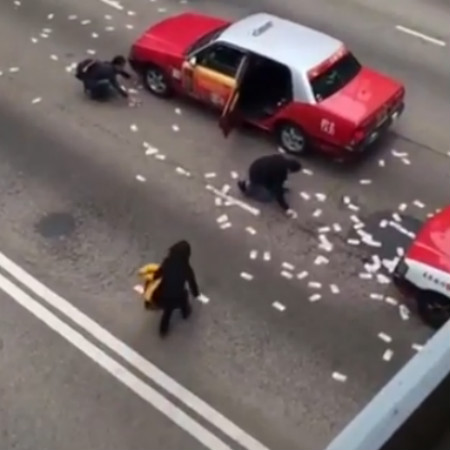 香港女文员交回百万运钞车掉钱 警方:不交还者