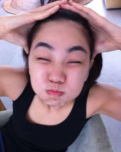 明星私房照:王菲顶鸡窝头 杨幂鼻子变插座