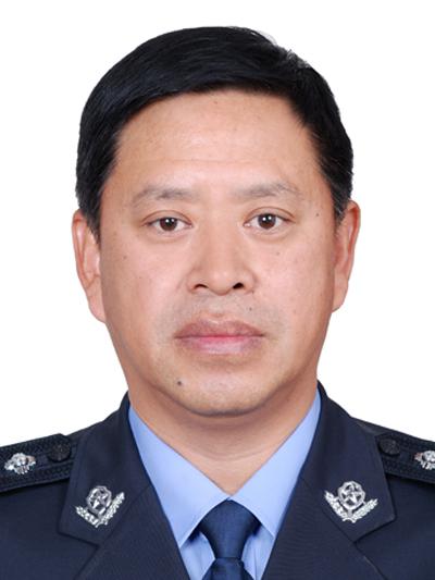 庞新社生前证件照