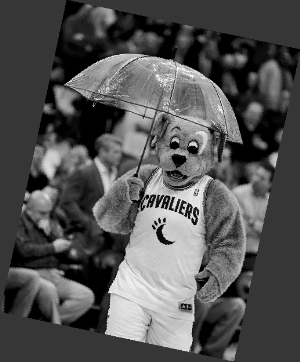 霍华德赛场修篮筐 NBA场馆事故数不清