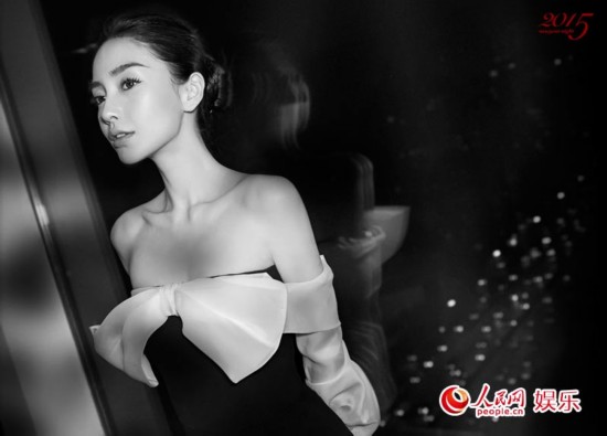 Angelababy性感大片曝光 黑白裸肩长裙迎新年