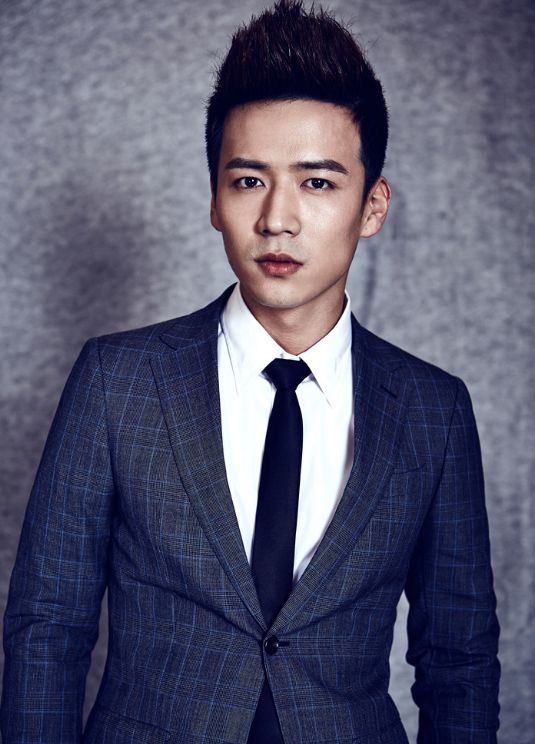 魏千翔最新写真展成熟魅力:硬汉版小玄子