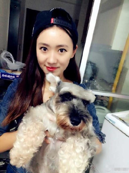 南京高校85后女神辅导员为242名学生送祝福卡