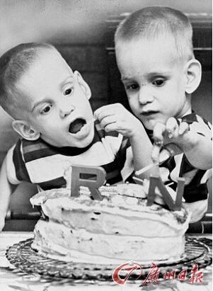 63岁连体双胞胎破世界最长寿纪录 共享一副生殖器官