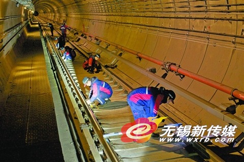 无锡地铁工人先锋号假期坚守岗位