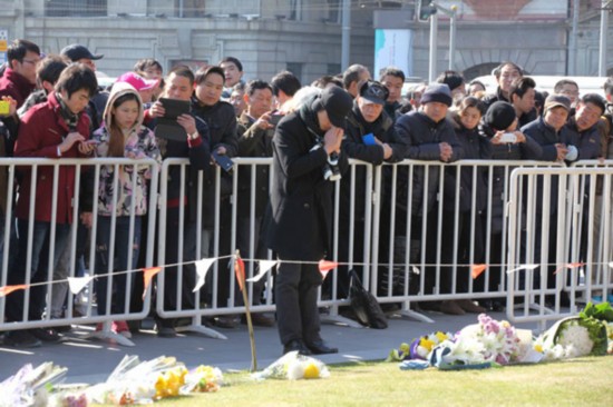 �峿��������Ƭ��̲��İ����ĬĬ������ϣ���������ܰ�����������������Զ�ߡ�