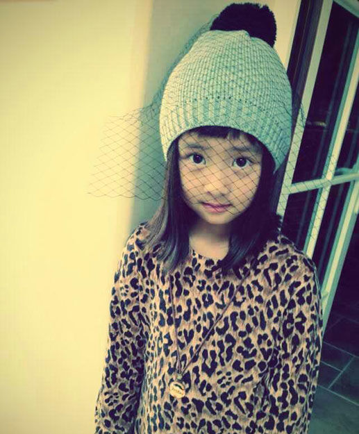 黄磊女儿黄忆慈美照 大眼搞怪暖心微笑