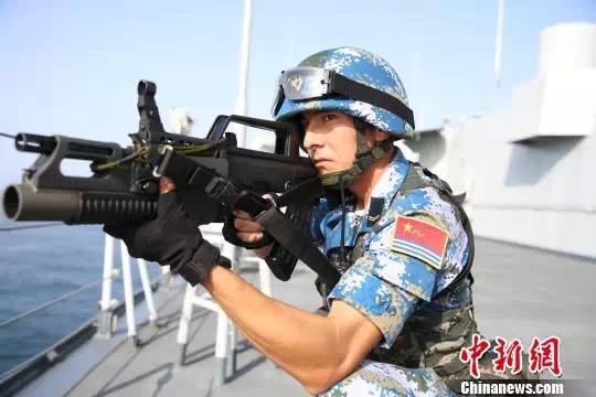 海军陆战队第一名新疆兵护航亚丁湾