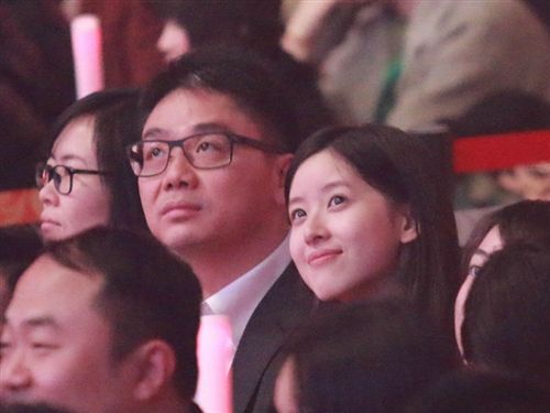 奶茶妹妹清空微博 刘强东删示爱宣言 两人疑分