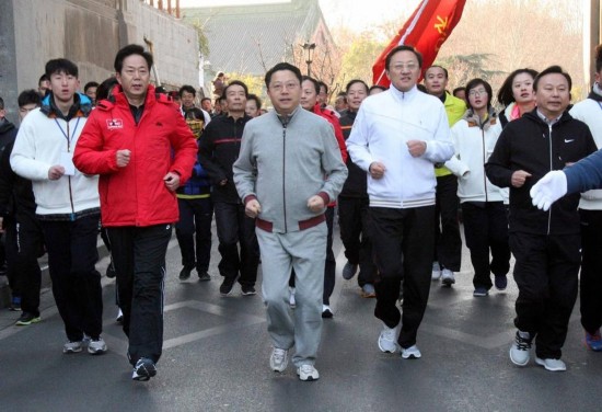 南京落马书记杨卫泽元旦长跑迎新年(组图)