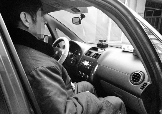 网传副驾驶不系安全带罚100元 交警辟谣