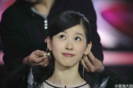 奶茶妹被疑炒作 网友:若分手为何微博还关注