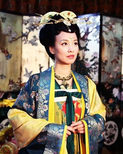 冻龄女王张庭回归<em>古装戏</em> 戏内外<em>发型</em>盘点--辽宁