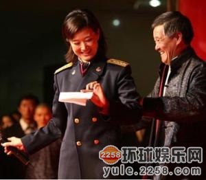 24年兄妹情！赵本山对宋祖英说：有保镖大哥为你撑腰