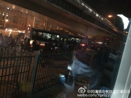 K1015列车北京撞人男子死亡 当时火车发出嘭