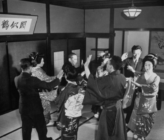 战败后日本艺妓:为国海外赚外汇 (图)