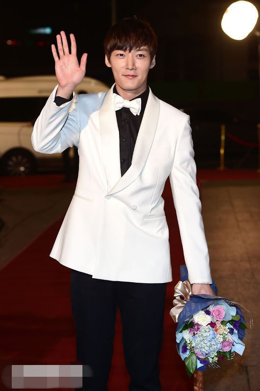 EXO金秀贤郑容和李钟硕金宇彬刘在石 韩国西