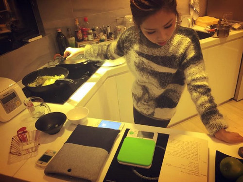 邓紫棋晒照变身文艺<em>眼镜妹</em> 网友赞清纯可人--湖