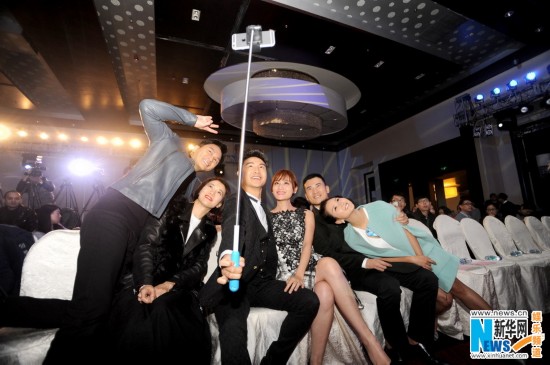 明星夫妻秀热吻 何洁自曝差点离婚田亮逗翻叶