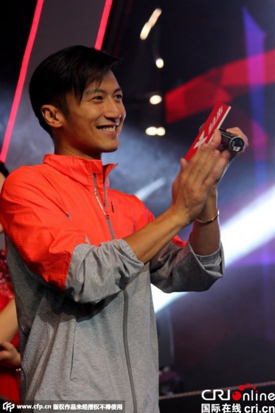 代言让位李易峰谢霆锋升级股东 携手世界第一