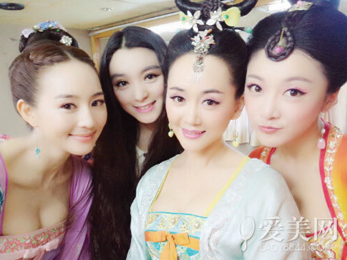 《武则天》<em>女星合影</em> 张馨予耍心机范冰冰遭抢