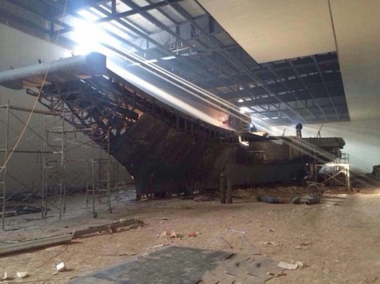 民间高手打造超大比例辽宁舰当私家游艇