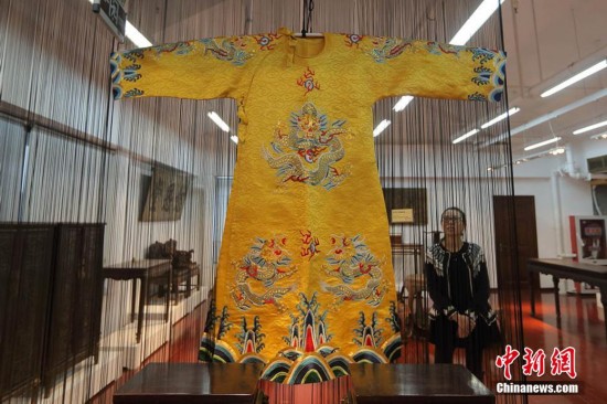 清朝乾隆宝座亮相南京 起拍价3500万元(图)