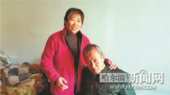丈夫车祸成植物人父母卧床 乐观女子照顾仨病号