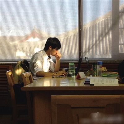 《大叔帮帮忙》邀请北大图书馆男神与奶茶妹联合主演
