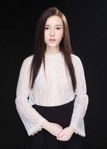 杨坤新女友鲁筱冉撞脸Angelababy气质爆表