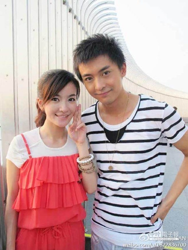 李佳航自曝向李晟求婚成功 预计今年完婚