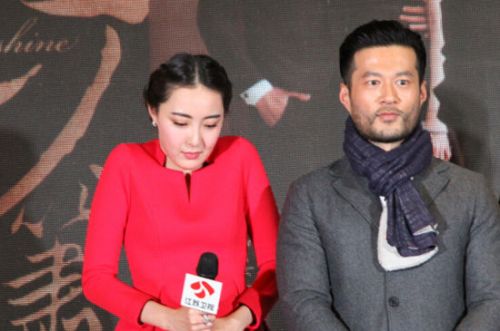 《何以笙箫黙》开播发布会 米露缩脖子上演现实版“大头贴”
