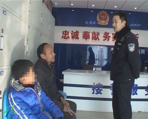 12歲男孩逃學2個月白晝漂泊早晨網吧留宿(圖)