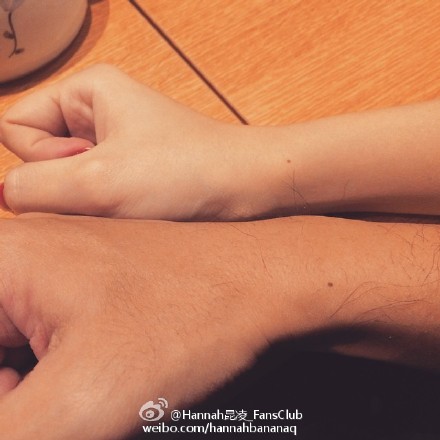 昆凌晒手腕照片“痣同道合”  网友：赤裸裸晒幸福！(图)
