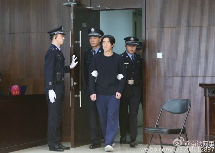 猜测房祖名将被判入狱两 成龙：“我相信法律是公正的”